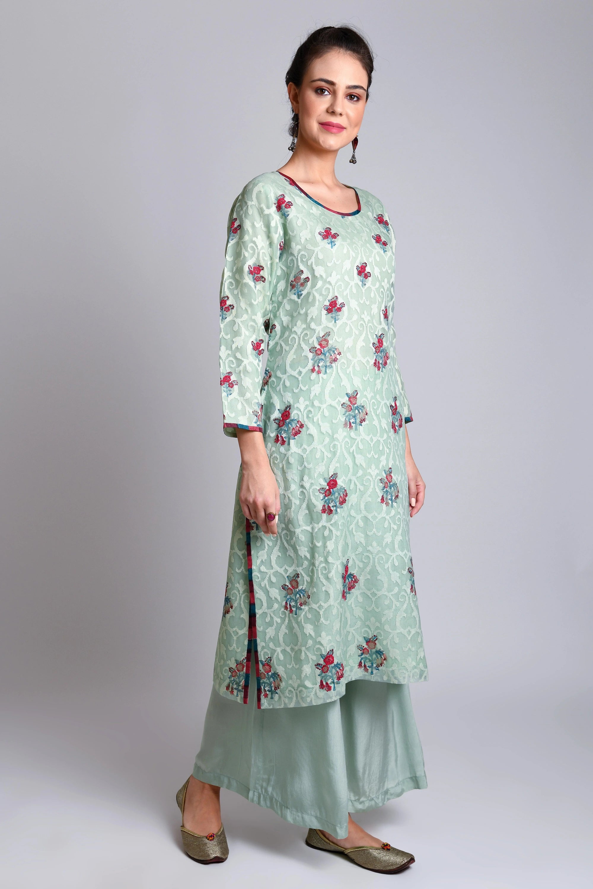 Straight Kurta With Slit-Round Neck